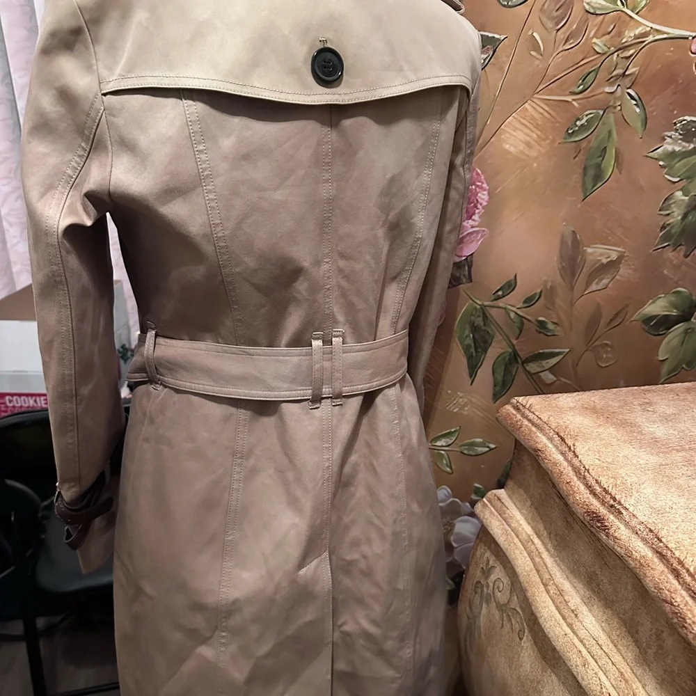 Authentic Burberry Beige Double-Breasted Trench Coat | Size US 0 / EU 2 - Picture 2 of 7